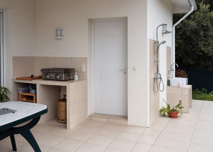 villa-courlis-location-maison-cuisine-exterieure-1.jpg