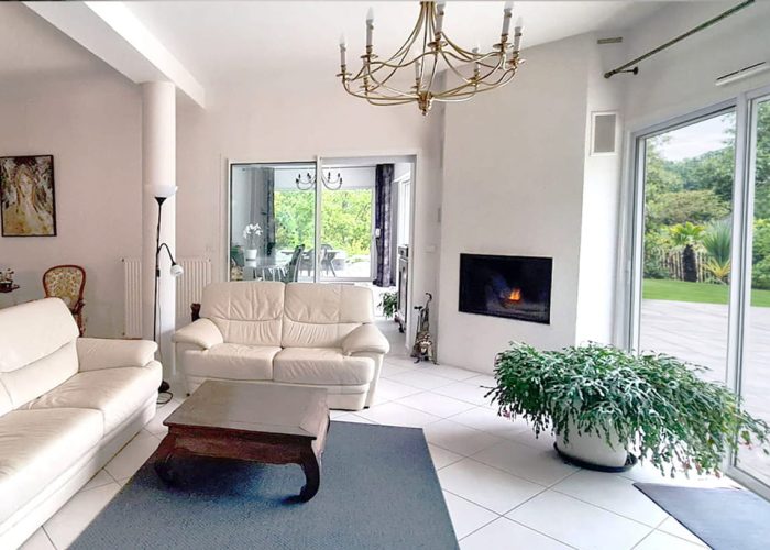 villa-courlis-location-pyla-sejour-bas-entree-02.jpg